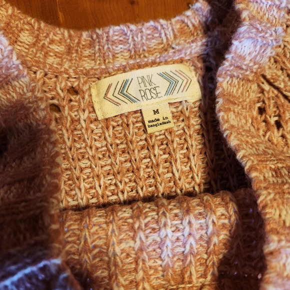 Peachy-Pink cold shoulder sweater size Medium - Picture 3 of 6